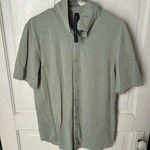 Men’s Lululemon short sleeve shirt.